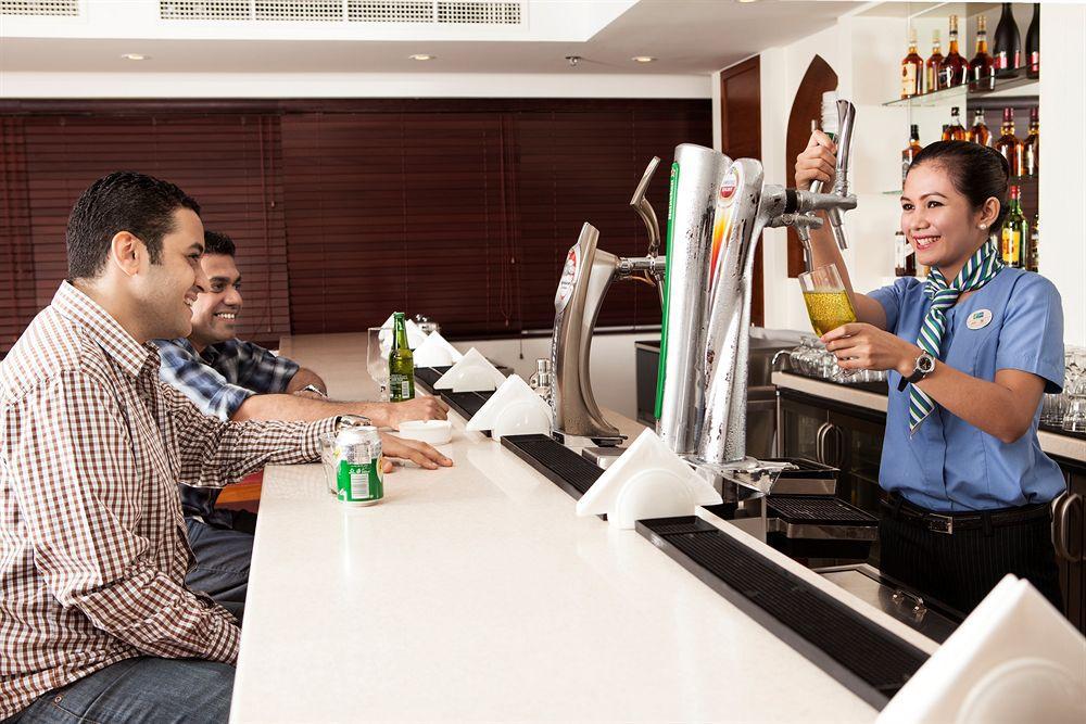 Holiday Bahrain Hotel Манама Ресторант снимка