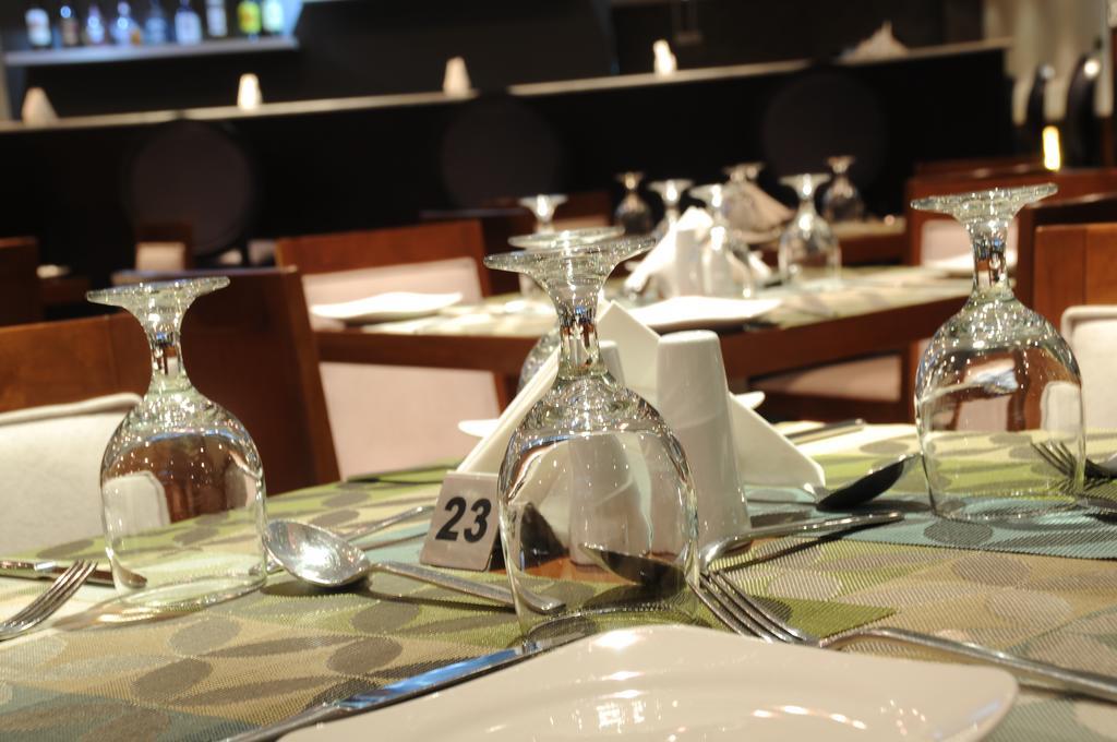 Holiday Bahrain Hotel Манама Екстериор снимка