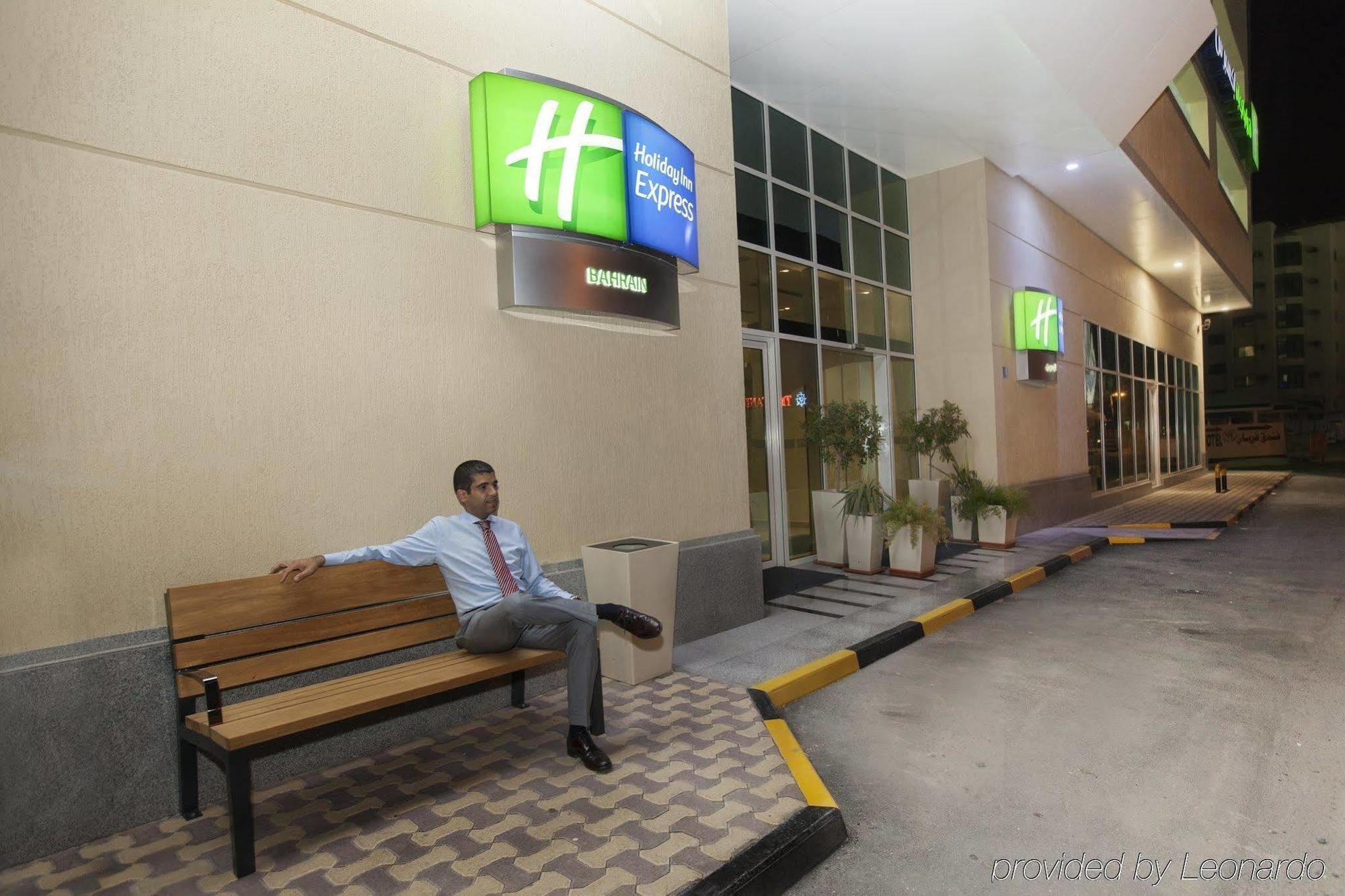 Holiday Bahrain Hotel Манама Екстериор снимка